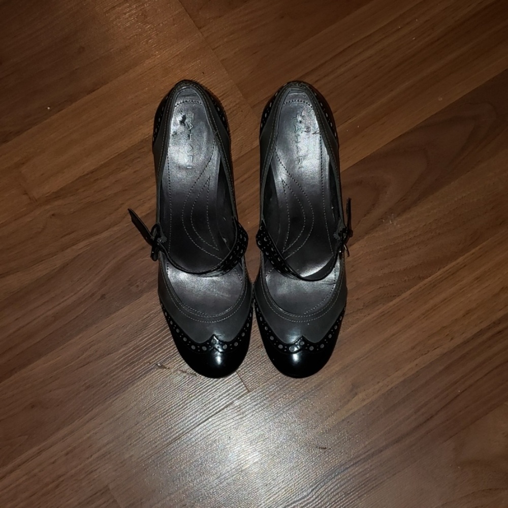 Tahari Mary Jane pumps
